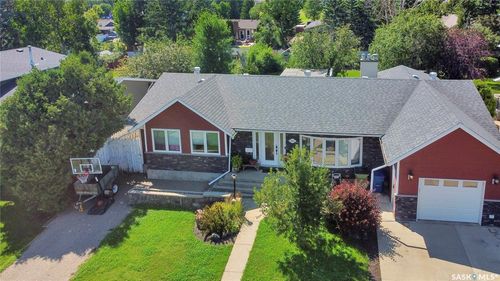 1614 11th Ave Nw, Moose Jaw, SK, S6H6W9 | Card Image