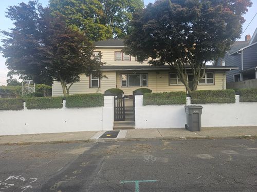 8 Cliff St, Naugatuck, CT, 06770-3906 | Card Image
