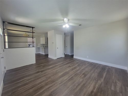 829 E Mustang St, Crowley, TX, 76036-2833 | Card Image