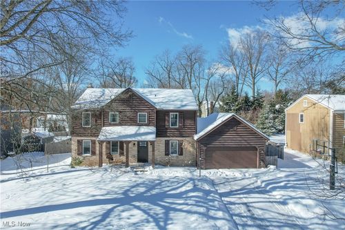 7831 Windbur Cir Nw, North Canton, OH, 44720-5867 | Card Image