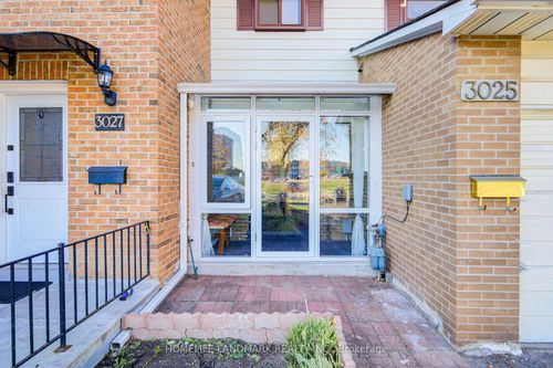 3025 Bridletowne Cir, Scarborough, ON, M1W2C9 | Card Image