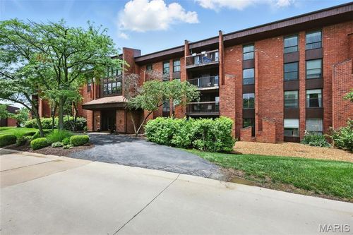 203-585 Coeur De Royale Drive, Creve Coeur, MO, 63141 | Card Image