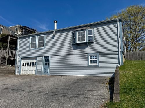 8 Tucker Ave, Tiverton, RI, 02878-4325 | Card Image