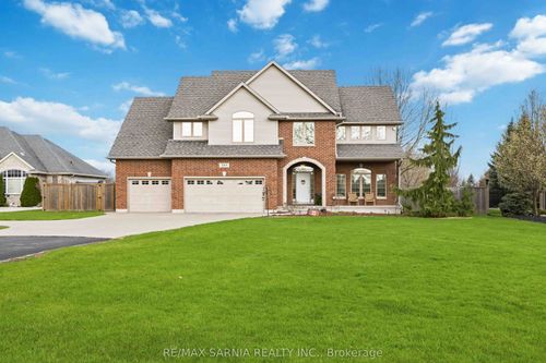 589 St Clair Pky, Corunna, ON, N0N1G0 | Card Image