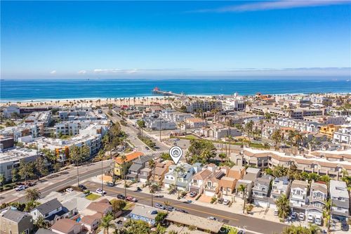 111 Alabama St, Huntington Beach, CA, 92648-5203 | Card Image