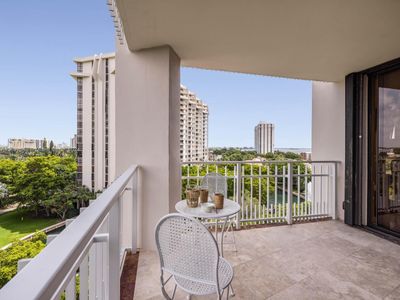 901 - 2000 Towerside Ter, Condo with 2 bedrooms, 2 bathrooms and null parking in Miami FL | Image 2