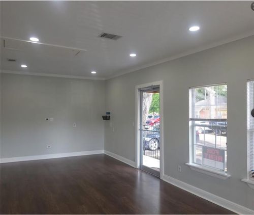 b-2304 E Cesar Chavez St, Austin, TX, 78702-4604 | Card Image