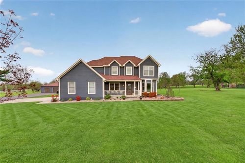 905 Florence Ave, Raymore, MO, 64083-9482 | Card Image