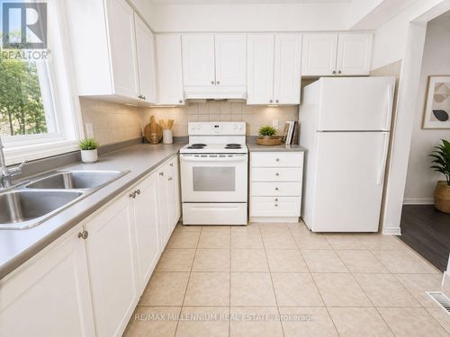 24-414 Stone Road, Guelph (Clairfields/Hanlon Business Park), ON, N1G3E1 | Card Image