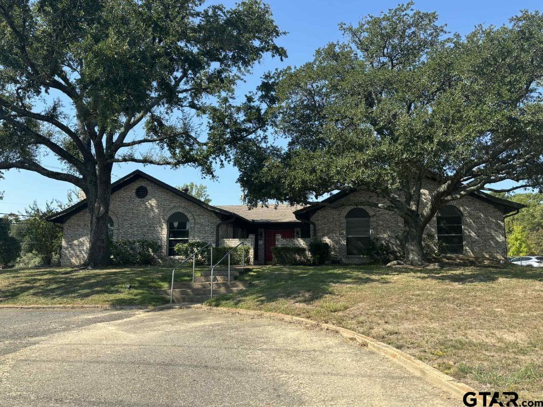 1113 S Main St, Lindale, TX 75771