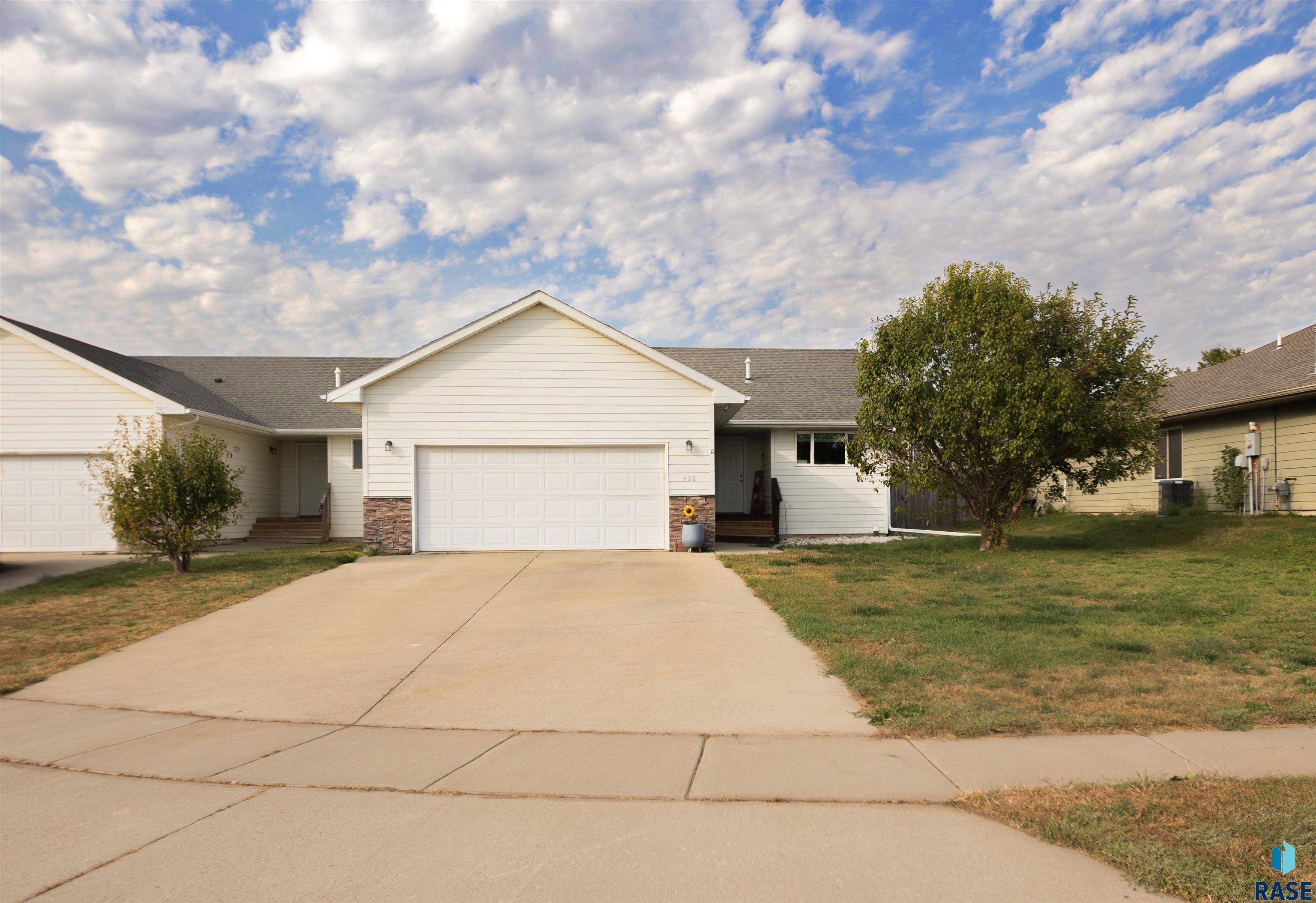 Cypress Cir, Harrisburg, SD 57032