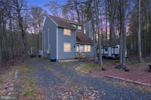 8962 Pheasant Ln, TOBYHANNA, PA, 18466-3457 | Card Image