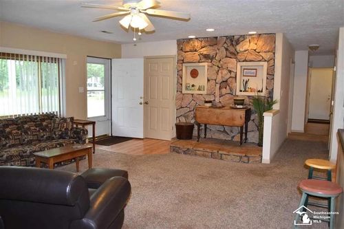 103 Marigold Ln, Houghton Lake, MI, 48629-8938 | Card Image