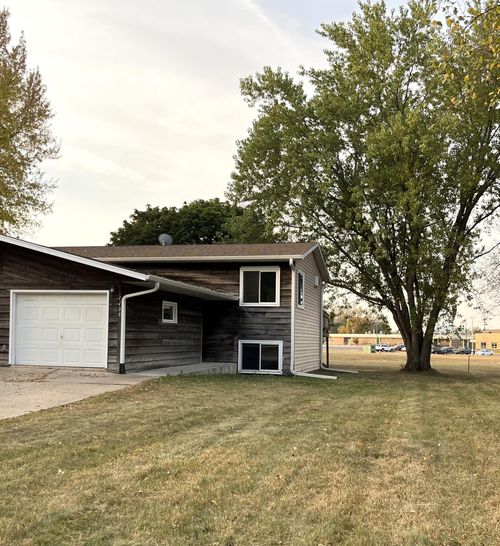 1135 20th St, Windom, MN, 56101-1138 | Card Image