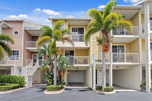 3273 Mangrove Point Dr, Ruskin, FL, 33570-3066 | Card Image