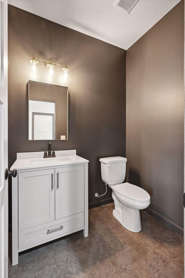 Main Level 1/2 Bath | Image 26