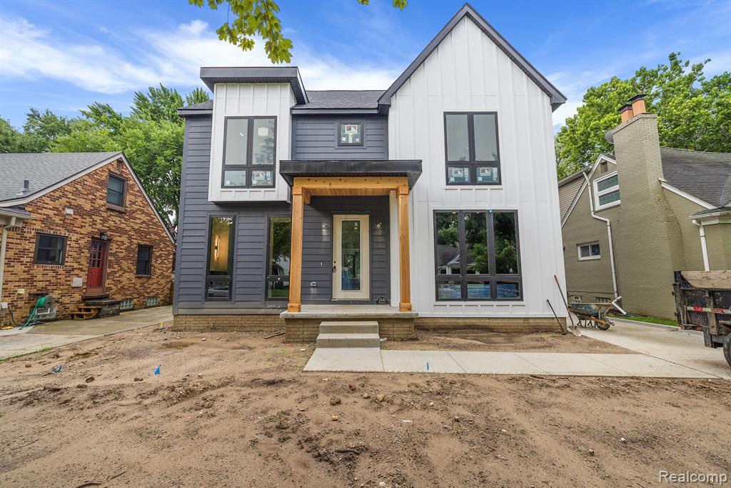 Pembroke Rd, Birmingham, MI 48009