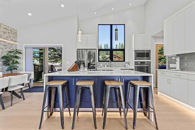 1010 14 Street, House other with 4 bedrooms, 3 bathrooms and 2 parking in Canmore AB | Image 6