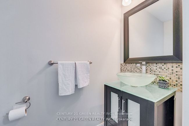 607 Willmott Cres, House attached with 4 bedrooms, 4 bathrooms and 2 parking in Milton ON | Image 6