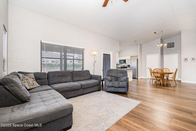 Living Area/Dining Area | Image 9