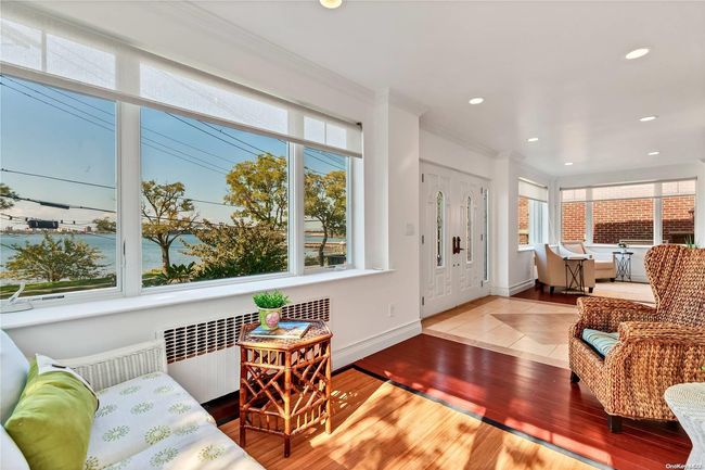 34 Boulevard, House other with 8 bedrooms, 4 bathrooms and null parking in Malba NY | Image 6