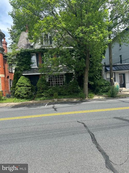 411 Main St, HELLERTOWN, PA, 18055-1721 | Card Image