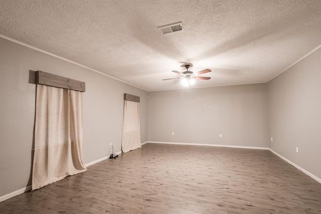 512 Lyndale Dr, House other with 3 bedrooms, 2 bathrooms and 2 parking in Highlands TX | Image 8