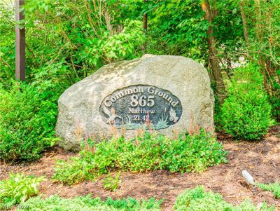 Decorative stone at entrance | Image 2