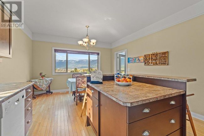 7 - 881 16 St Ne, House other with 3 bedrooms, 3 bathrooms and 2 parking in Salmon Arm BC | Image 15