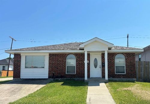3676 W Louisiana State Dr, Kenner, LA, 70065-2402 | Card Image