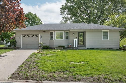 2913 S 33rd Ter, Saint Joseph, MO, 64503-1315 | Card Image