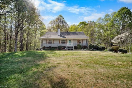 7598 Hampton Rd, Clemmons, NC, 27012-7125 | Card Image