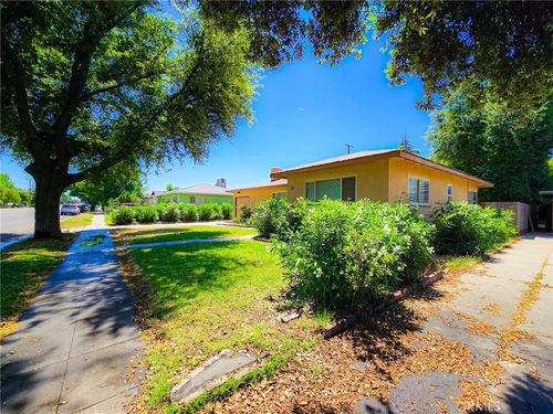 3733 N Fresno St, Fresno, CA, 93726-5524 | Card Image