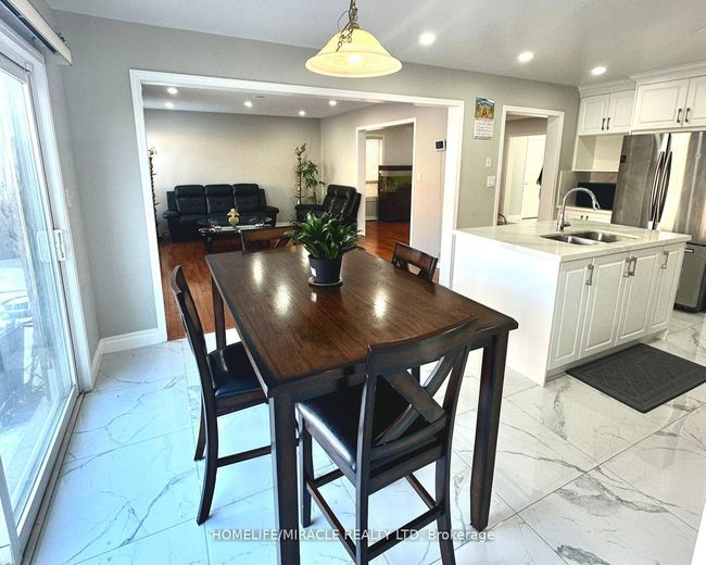 24 Zimmer St, House other with 4 bedrooms, 3 bathrooms and 4 parking in Brampton ON | Image 7