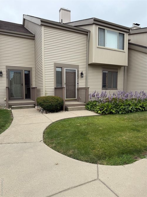 6302 Laurentian Ct, Flint, MI, 48532-2039 | Card Image