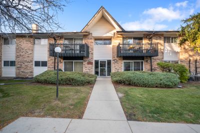 207 - 5B Kingery Quarter, Condo with 3 bedrooms, 2 bathrooms and 2 parking in Willowbrook IL | Image 2