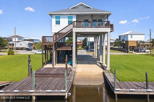 4030 Mindanao St, Bay Saint Louis, MS, 39520-7633 | Card Image