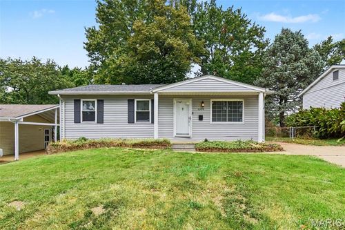 5329 Ville Angela Ln, Hazelwood, MO, 63042-1139 | Card Image
