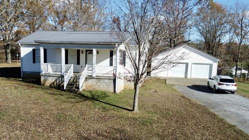 104 B V Young Rd, Westmoreland, TN, 37186-5300 | Card Image