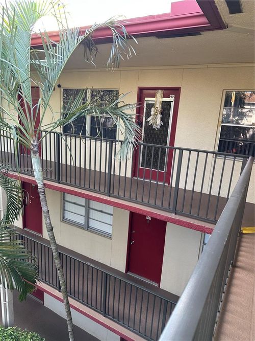 apt-310l-200 132nd Way, Pembroke Pines, FL, 33027-2018 | Card Image