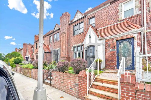 130 224th St, Laurelton, NY, 11413-1245 | Card Image