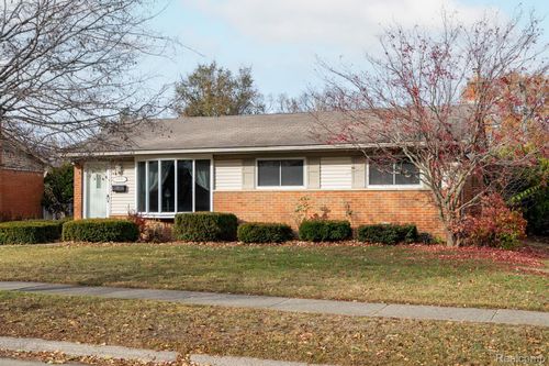 31732 Bretton St, Livonia, MI, 48152-1534 | Card Image