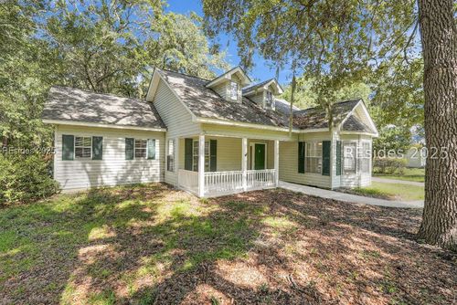 16 Le Moyne Dr, Beaufort, SC, 29907-1329 | Card Image