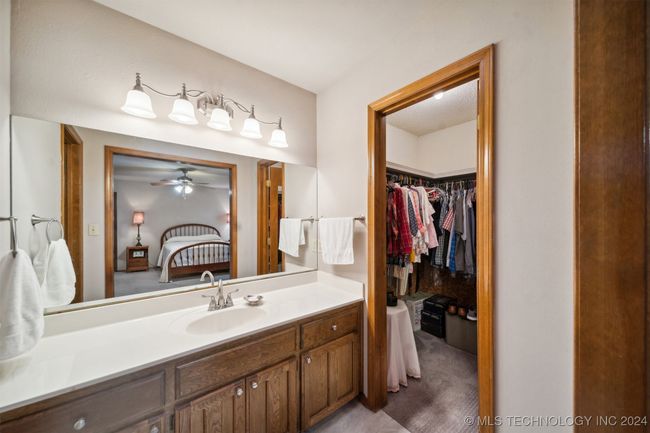 9172 E Oak Ln, House other with 3 bedrooms, 3 bathrooms and null parking in Claremore OK | Image 29