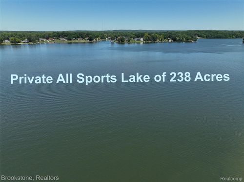 9317 Ridge Rd, Goodrich, MI, 48438-9448 | Card Image