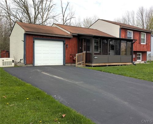 5068 Hackberry Ln, Clay, NY, 13041-8912 | Card Image