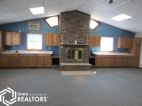 339 N Grand St, Chariton, IA, 50049-1716 | Card Image