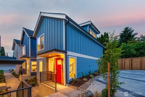9222 4th Ave Nw, Seattle, WA, 98117-2113 | Card Image