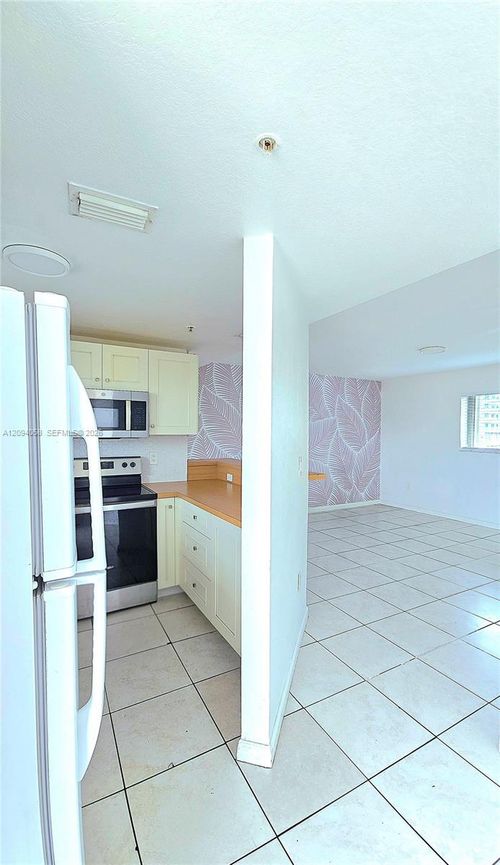 11-328 Nw 12th Ave, Miami, FL, 33128-1097 | Card Image