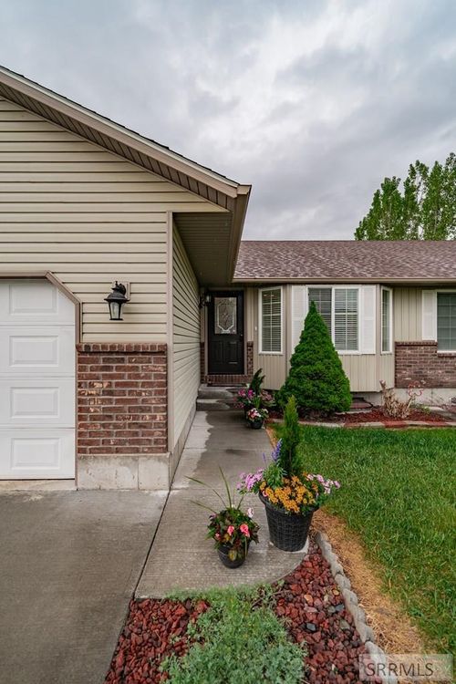 4428 High Desert Dr, Ammon, ID, 83406-4913 | Card Image